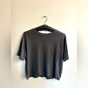 The Gap grey cropped Tee! ✌️